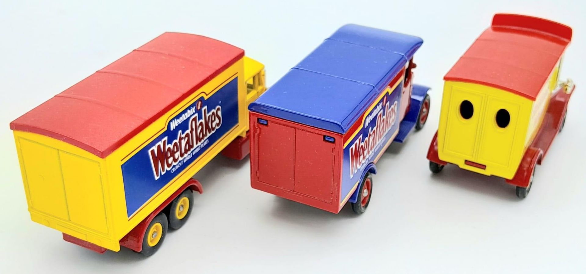 3 LLEDO VEHICLES IN DIE CAST METAL , 2 TRUCKS PLUS A VAN. - Image 4 of 5