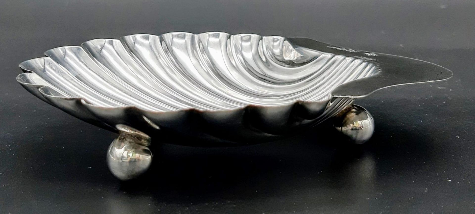An Antique Sterling Silver Shell Dish - Hallmarks for London 1902. Makers mark of Horace Woodward. - Bild 5 aus 7