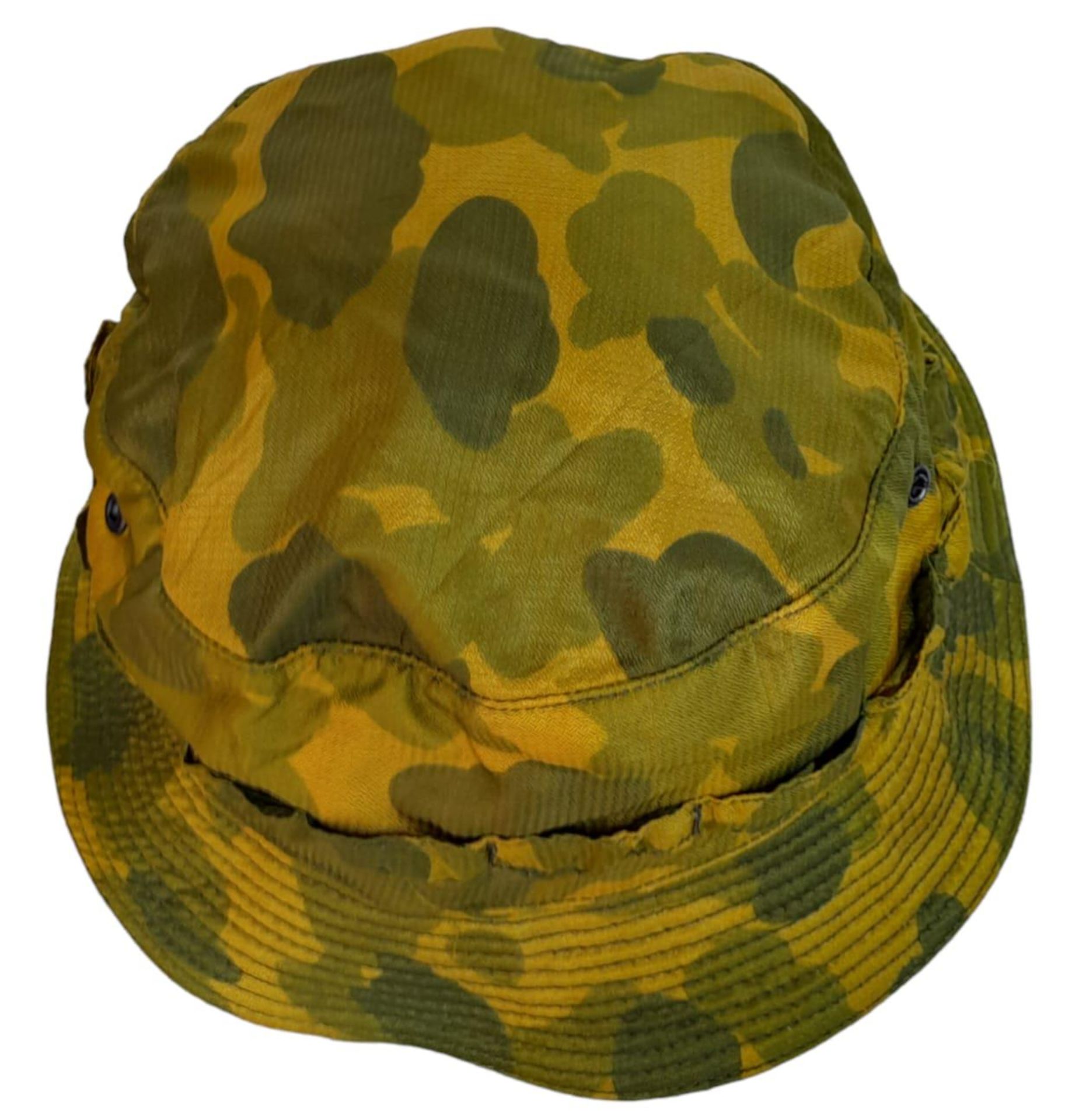 A Vietnam War Era Parachute Material Tiger Boonie Hat. These were theatre made for the special - Bild 3 aus 4