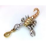 A 14K 2 COLOUR GOLD ARTICULATED SCORPION CHARM / PENDANT. TOTAL WEIGHT 2.9G