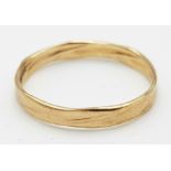 A Vintage 9K Yellow Gold Band Ring. Size N. 1g weight.