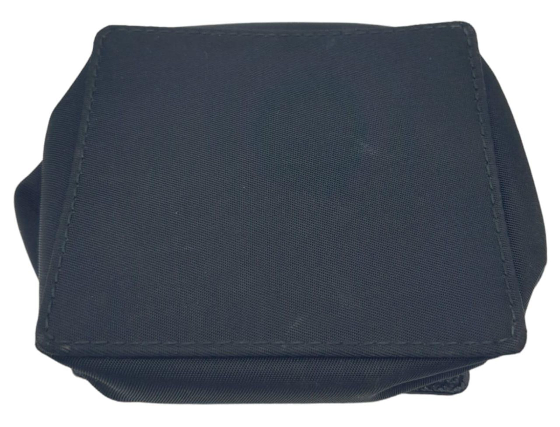 A Prada Mini Wallet/Purse. 10 x 8cm. Comes with original Prada box. Ref: 14611 - Bild 4 aus 5
