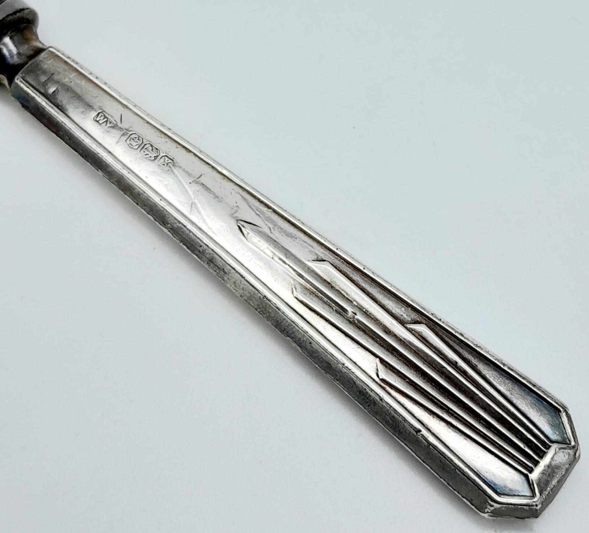 A vintage stainless steel sterling silver handled knife. Full hallmarks Sheffield, 1940. Total - Bild 5 aus 7