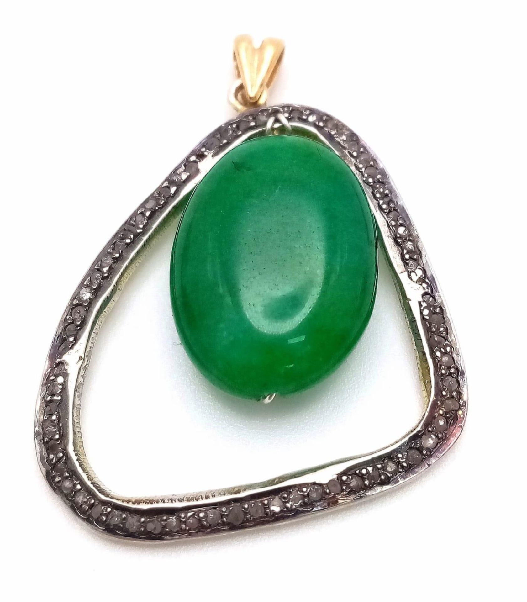 A Jade and Diamond Pendant on Yellow Metal. 4cm. 4.75g weight.