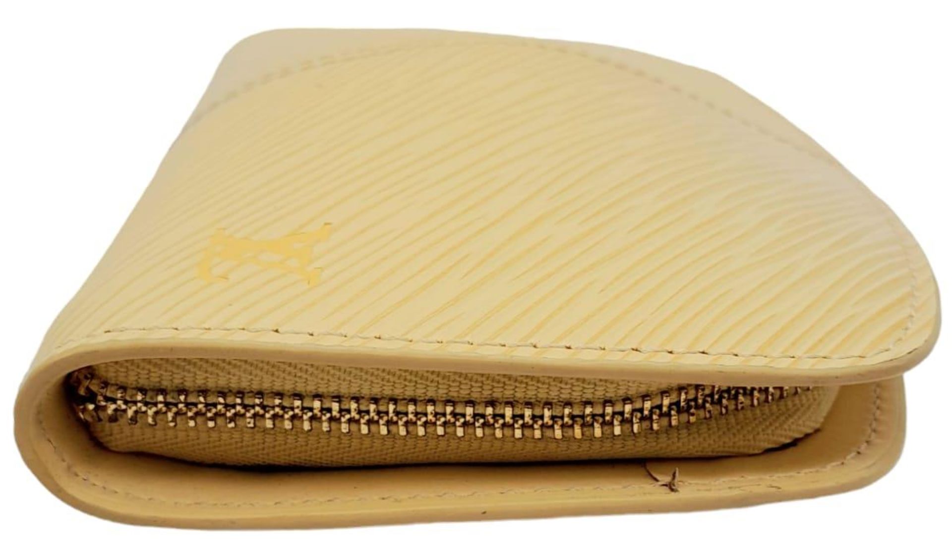 A Louis Vuitton Vanilla Wallet. Epi leather exterior gold-toned hardware and zipped top closure. - Bild 5 aus 9