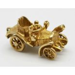 A 9K YELLOW GOLD VINTAGE CAR CHARM WITH MOVING WHEELS 4.6G , 25mm x 10mm SC 4039
