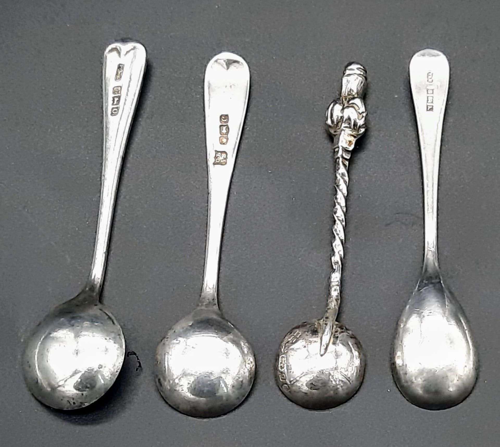 A collection of 4 antique sterling silver coffee spoons with various designs and lengths. 2 of - Image 2 of 3