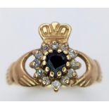 A 9K YELLOW GOLD STONE SET CLADDAGH RING 2.35G SIZE O SC 4034