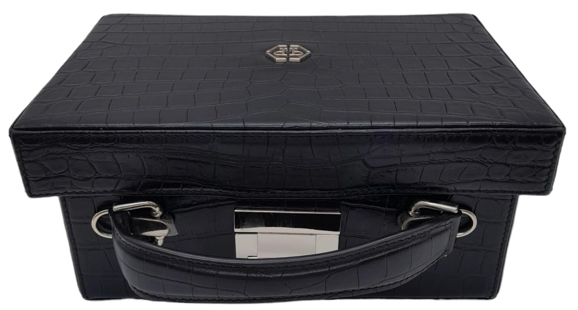 A Philipp Plein Handle Bag Statement. Crocodile Printed Patent Box Bag, Leather exterior, Leather - Bild 3 aus 11
