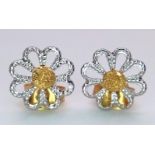 A PAIR OF 18K 2 COLOUR GOLD SUNFLOWER STUD EARRINGS, WEIGHT 1.1G, REF SC 4099