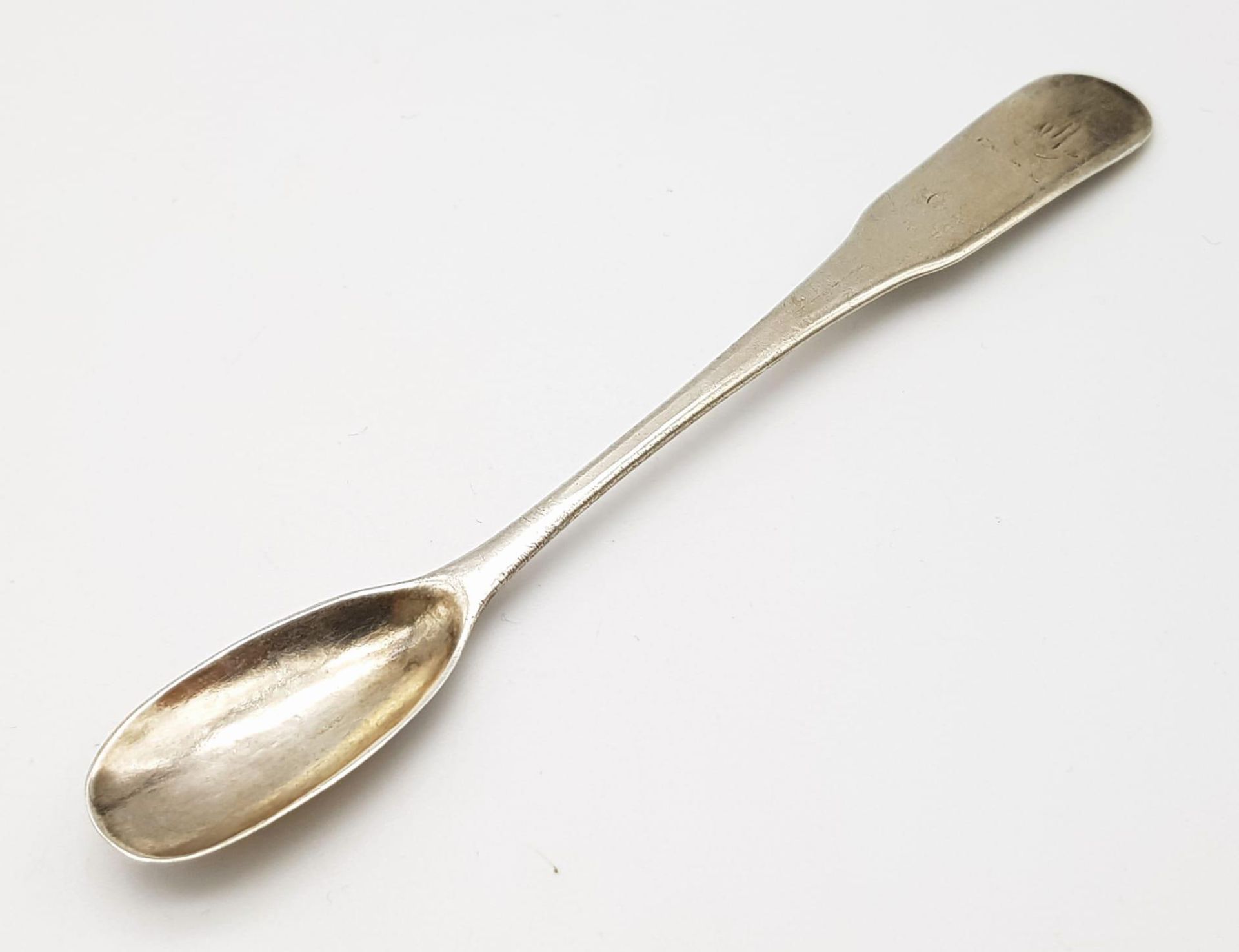 A VINTAGE SNUFF SPOON MADE BY PAYNE AND SONS OF OXFORD LATER USED BY ROCK STARS FOR OTHER SUBSTANCES