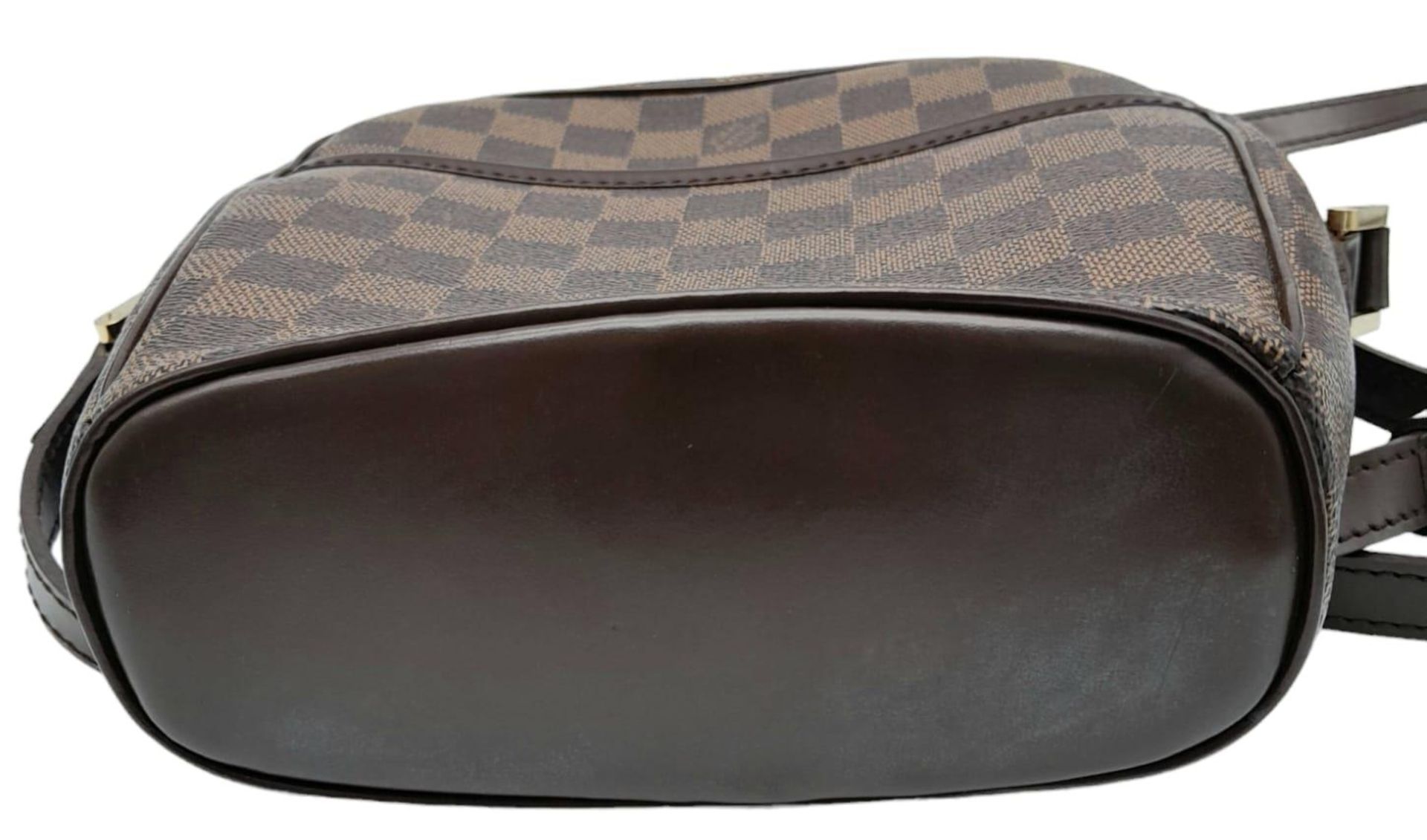 A Louis Vuitton Damier Ebene 'Ipanema' Crossbody Bag. Leather exterior with gold-toned hardware, - Bild 5 aus 8