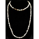 A Vintage Rice Pearl Necklace with a 9K Gold Clasp. 74cm.