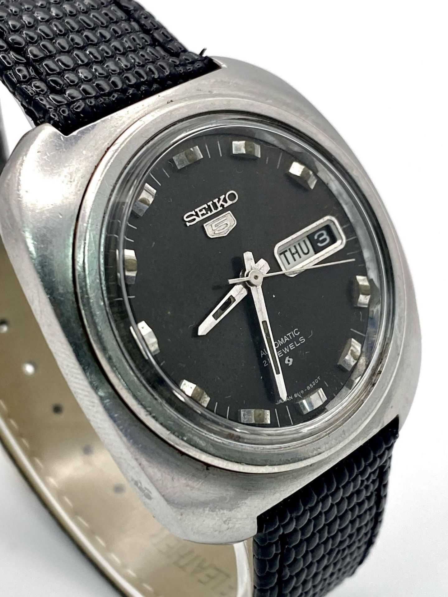 A Vintage Seiko 5 Automatic Gents Watch. Stainless steel case - 38mm. 21 jewels. Black dial with - Bild 4 aus 8