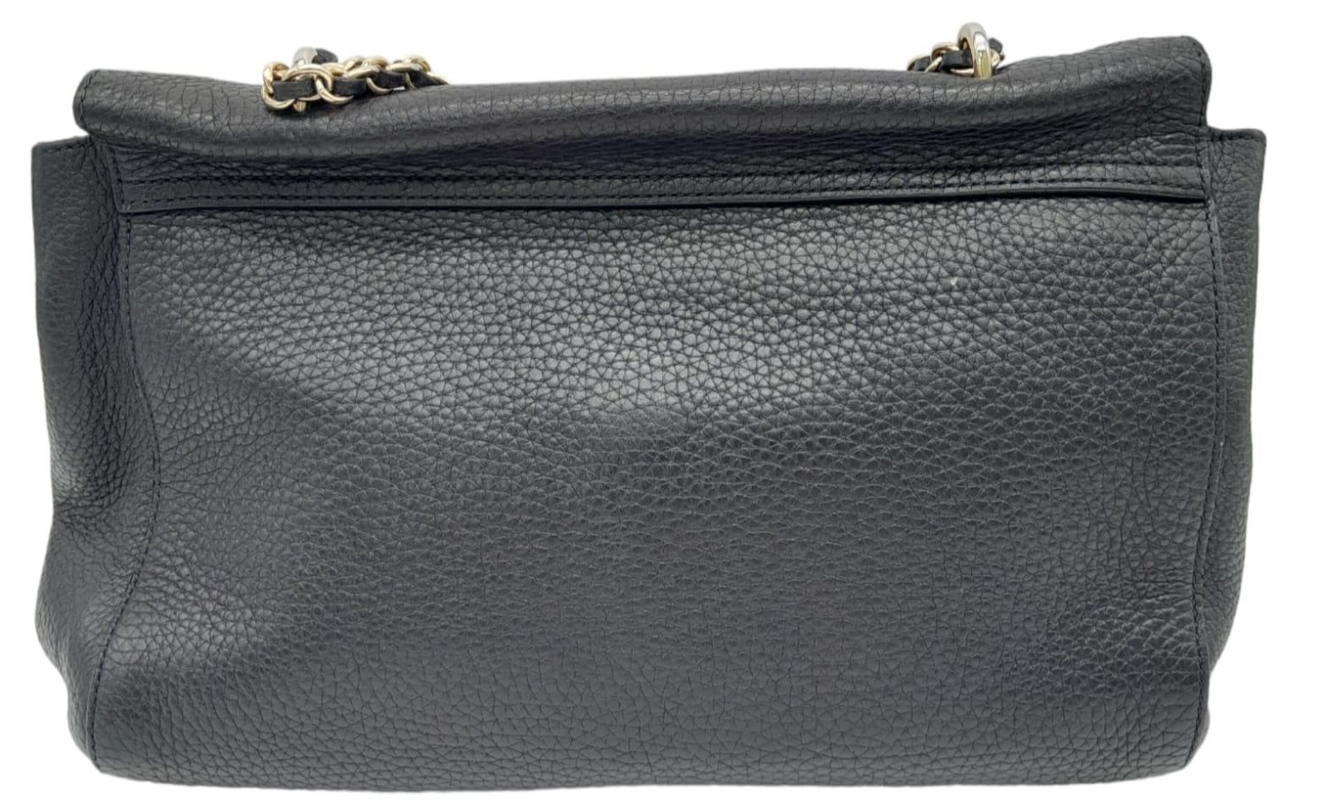 A Black Mulberry Lily Bag. With a Classic Grain Leather, Flap Over Design, Signature Postman Style - Bild 2 aus 10