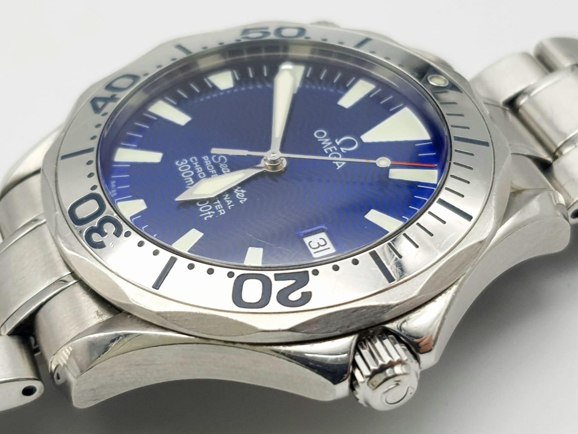 A Stylish Omega Seamaster Professional 300M Gents Watch. Stainless steel bracelet and case - 41mm. - Image 3 of 7