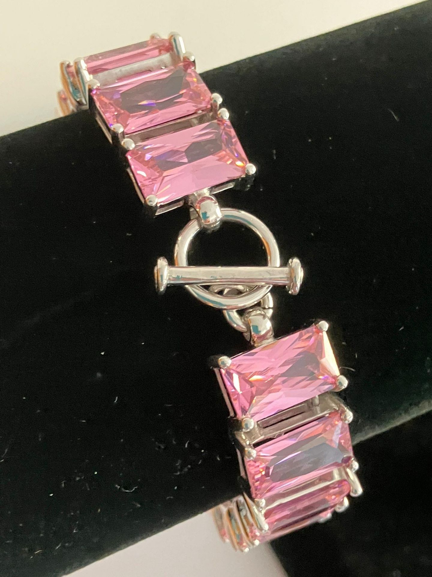 Fabulous SILVER and ROSE QUARTZ PANEL BRACELET. Having 17 Emerald Cut Gemstones set and mounted with - Image 2 of 4