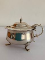 Antique SILVER MUSTARD POT . Hallmark for Joseph and Richard Griffin, Chester 1919. Cauldron shape