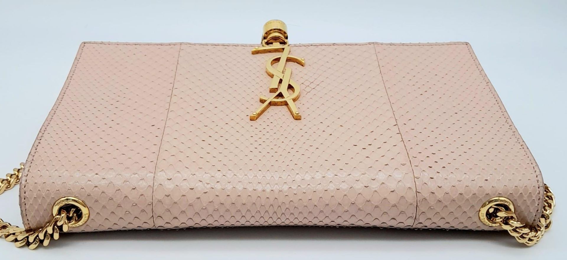 A Pink Saint Laurent Classic Monogram Python Medium Kate Tassel Bag. Gold Hardware. 9.5 inch W x 6 - Bild 4 aus 13