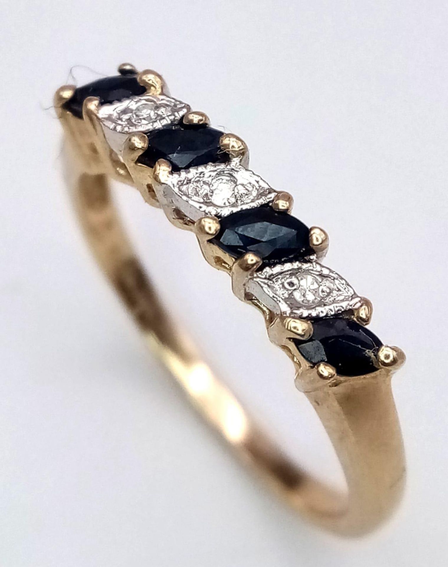 A 9K YELLOW GOLD DIAMOND & SAPPHIRE, SET IN THE LEAVES DESIGN RING 2.4G SIZE P 1/2 SC 4022