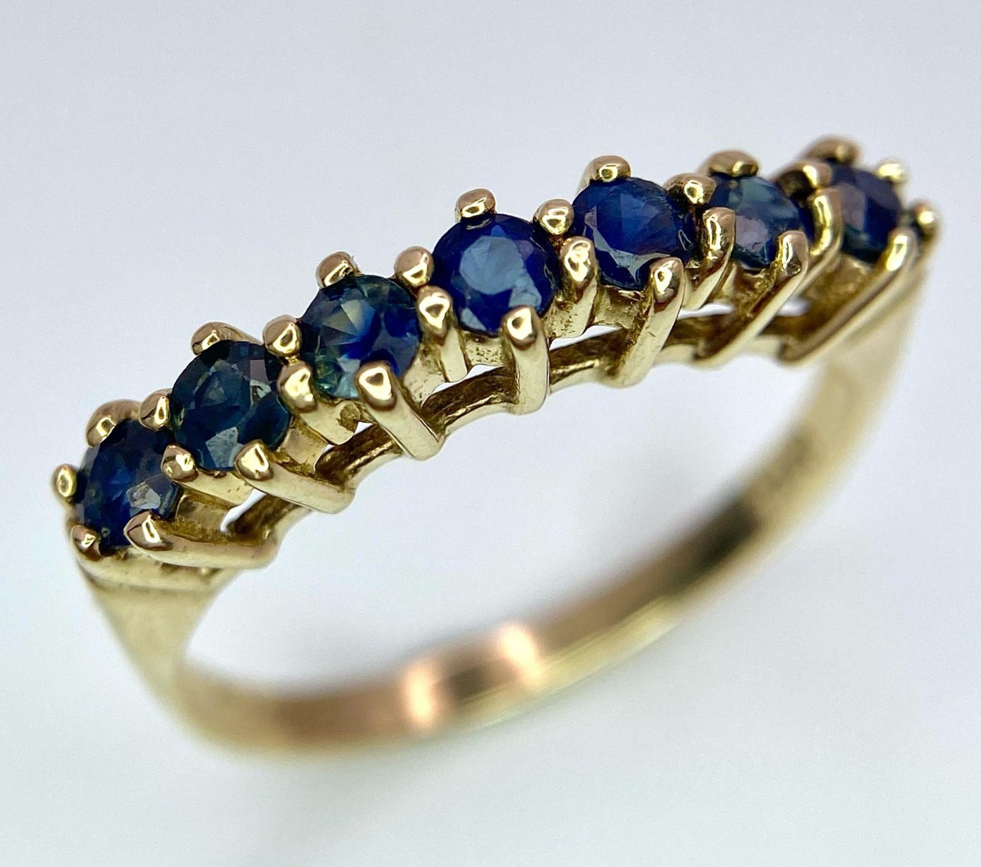 A 9K YELLOW GOLD SAPPHIRE SET BAND RING 2.5G SIZE P SC 4056 - Image 3 of 7