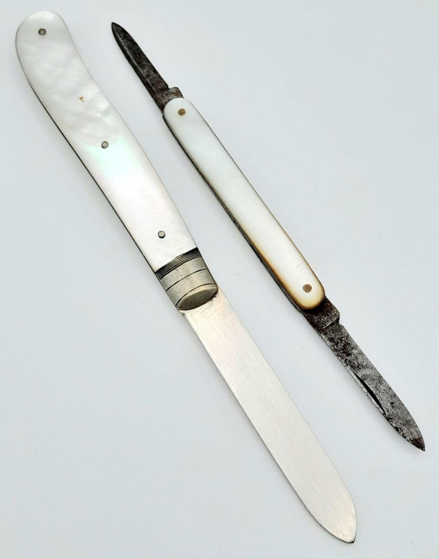A Parcel of Two Antique Knives Comprising; An Antique Hallmarked 1912/3 Silver Pearl Handle - Bild 3 aus 6