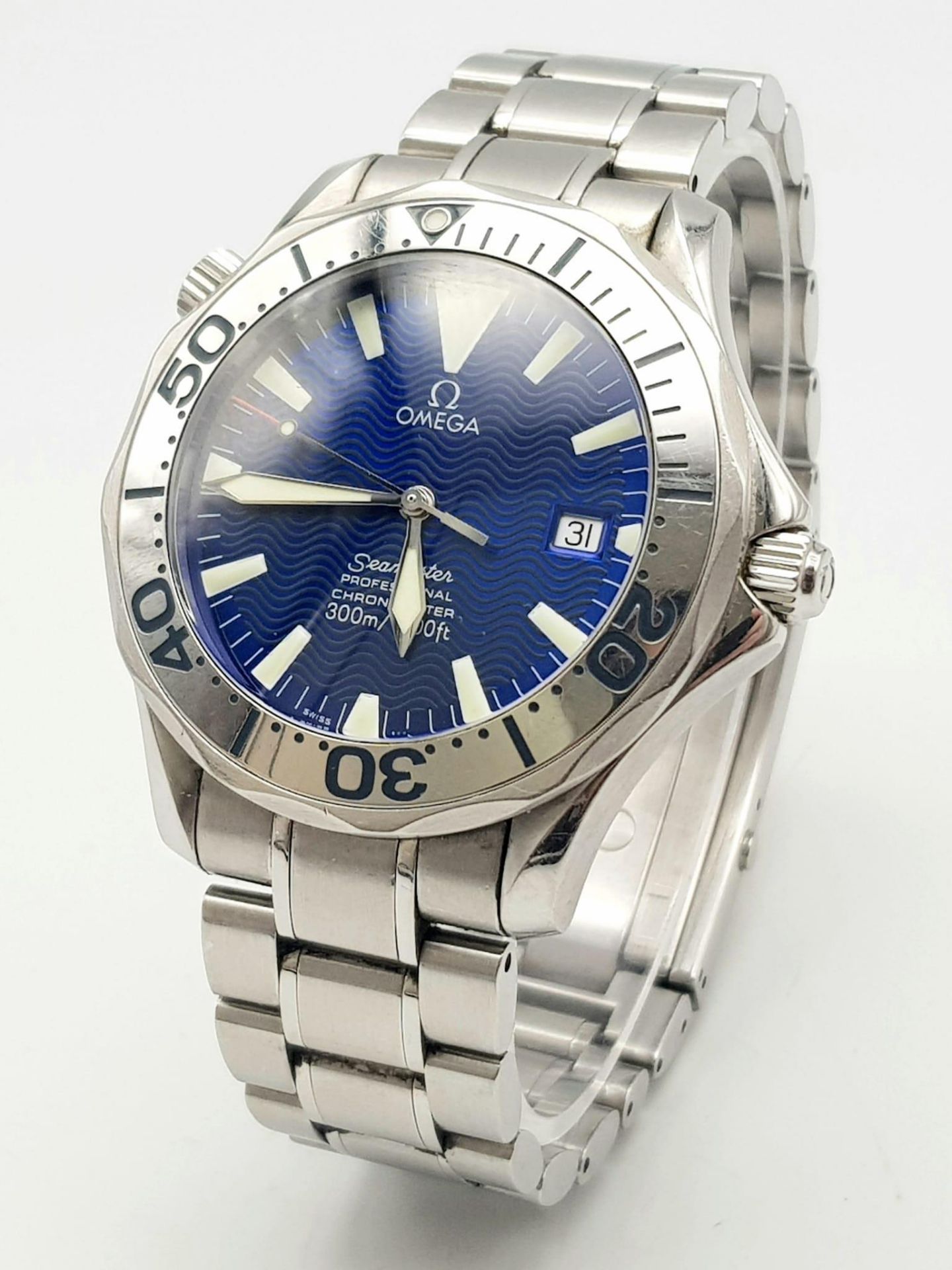 A Stylish Omega Seamaster Professional 300M Gents Watch. Stainless steel bracelet and case - 41mm. - Image 2 of 7