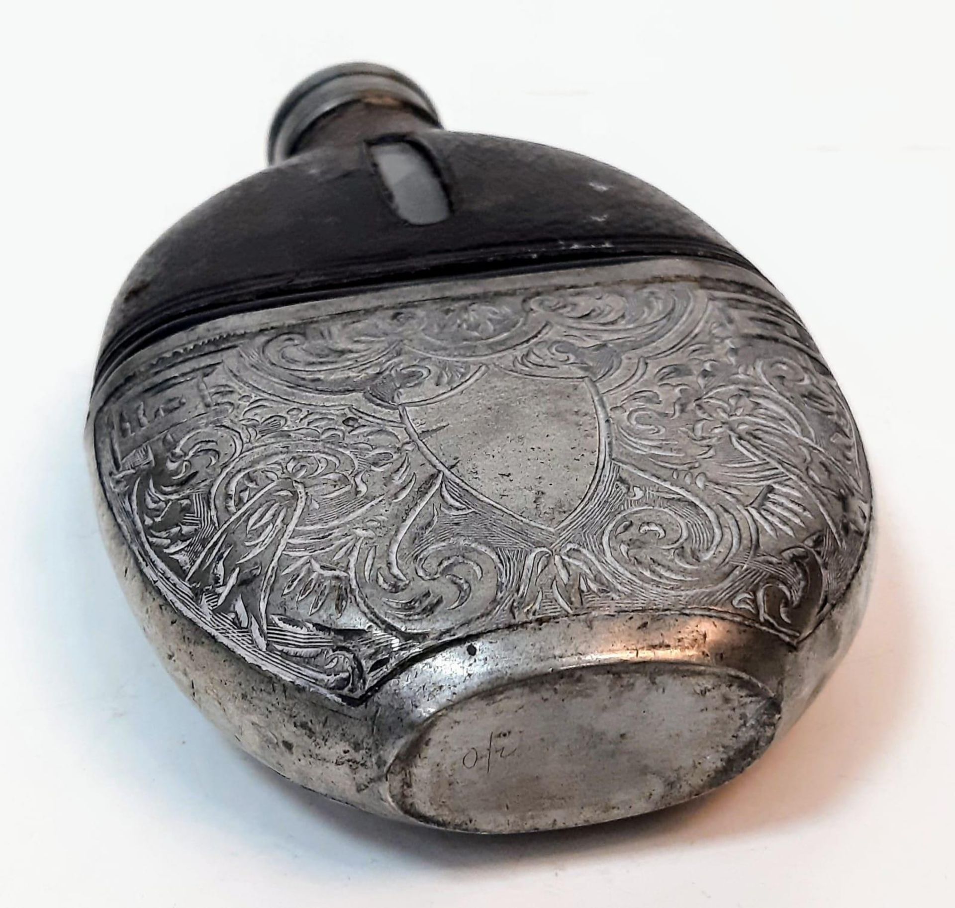 AN ANTIQUE HIP FLASK WITH REMOVABLE CUP REVEALING A GLASS BOTTOM AND HAVING LEATHER SHOULDERS AND - Image 6 of 7