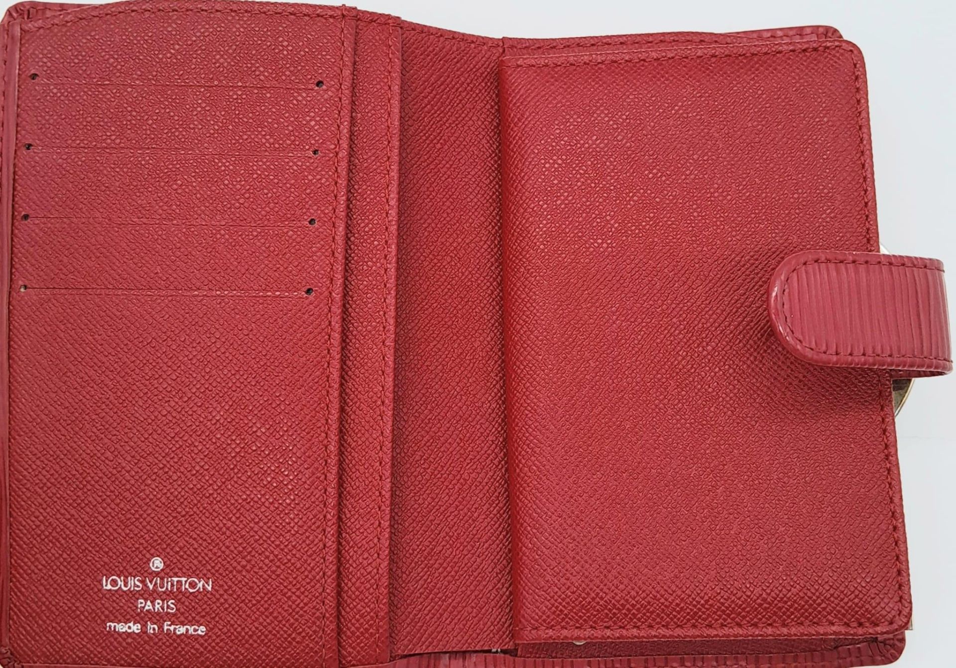 A Louis Vuitton Castillan Red Epi Leather French Purse Wallet. Epi Leather Exterior with the LV logo - Bild 7 aus 10