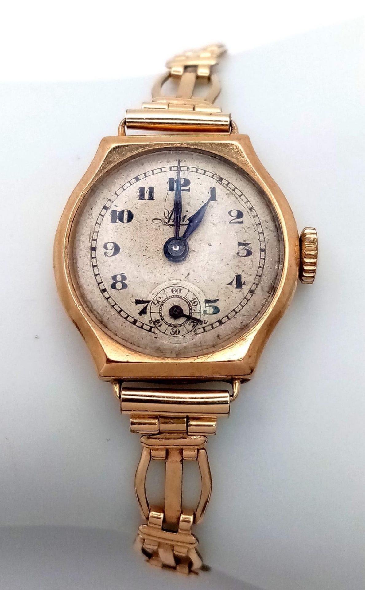 A Vintage 9K Gold Avia Ladies Watch. Yellow metal bracelet. 9K gold case - 21mm. 15.4g total weight. - Image 2 of 6