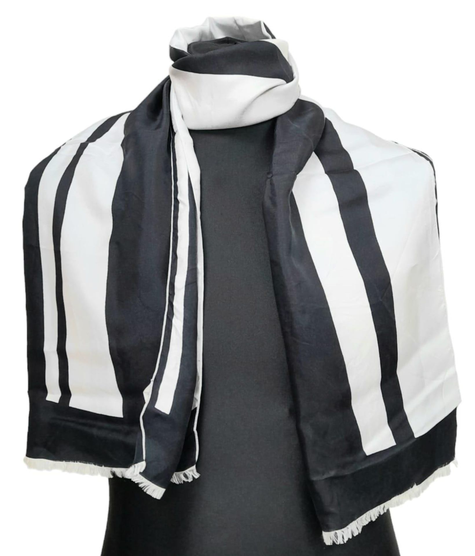 A Pierre Cardin Black and White Stripe Scarf. 153cm x 40cm. Please see photos for condition. ref - Image 2 of 5