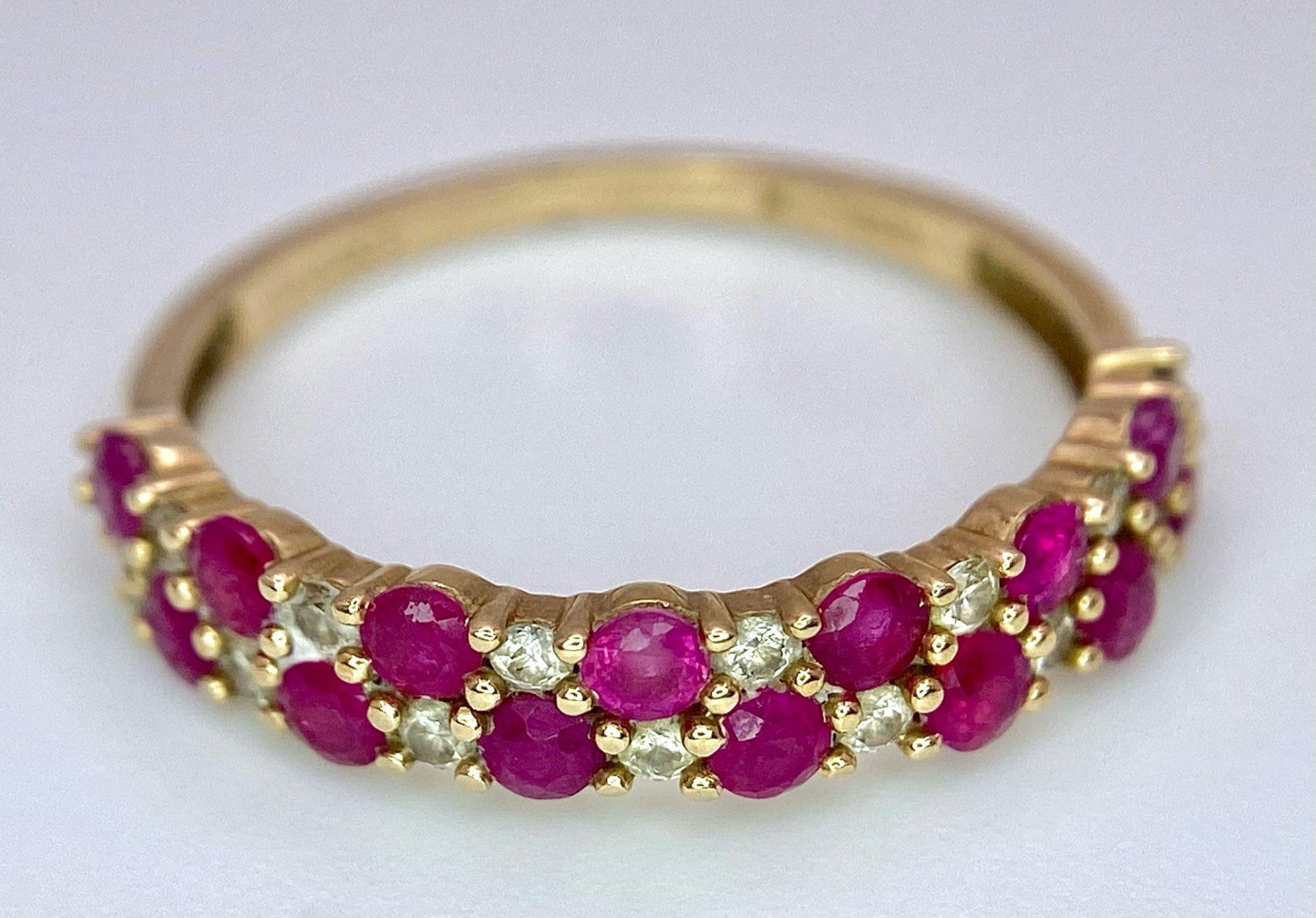 A 9K YELLOW GOLD DIAMOND & RUBY 2 ROW RING 0.20CT DIAMONDS 1.9G SIZE R ref: 7039 - Image 4 of 6