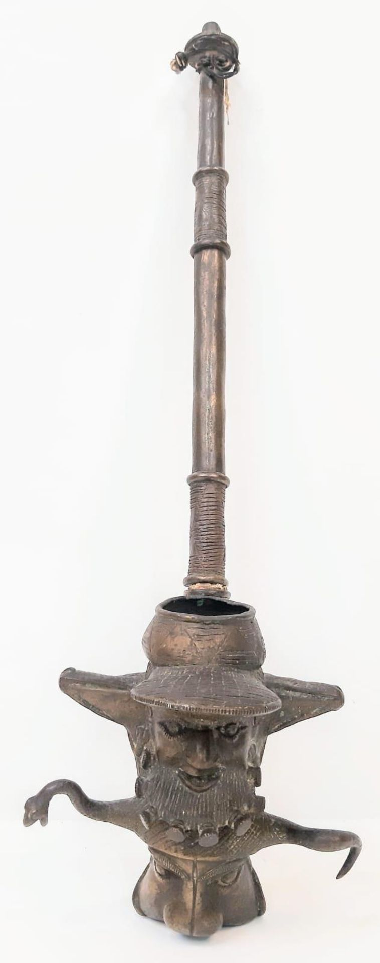 An Antique Bronze Two-Piece Pipe. Gothic, almost Satanic Decorative Base. 66cm length. - Bild 2 aus 5