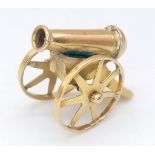 A 18K YELLOW GOLD CANNON CHARM ARSENAL GUNNERS THEME. TOTAL WEIGHT 1.8G. A/F