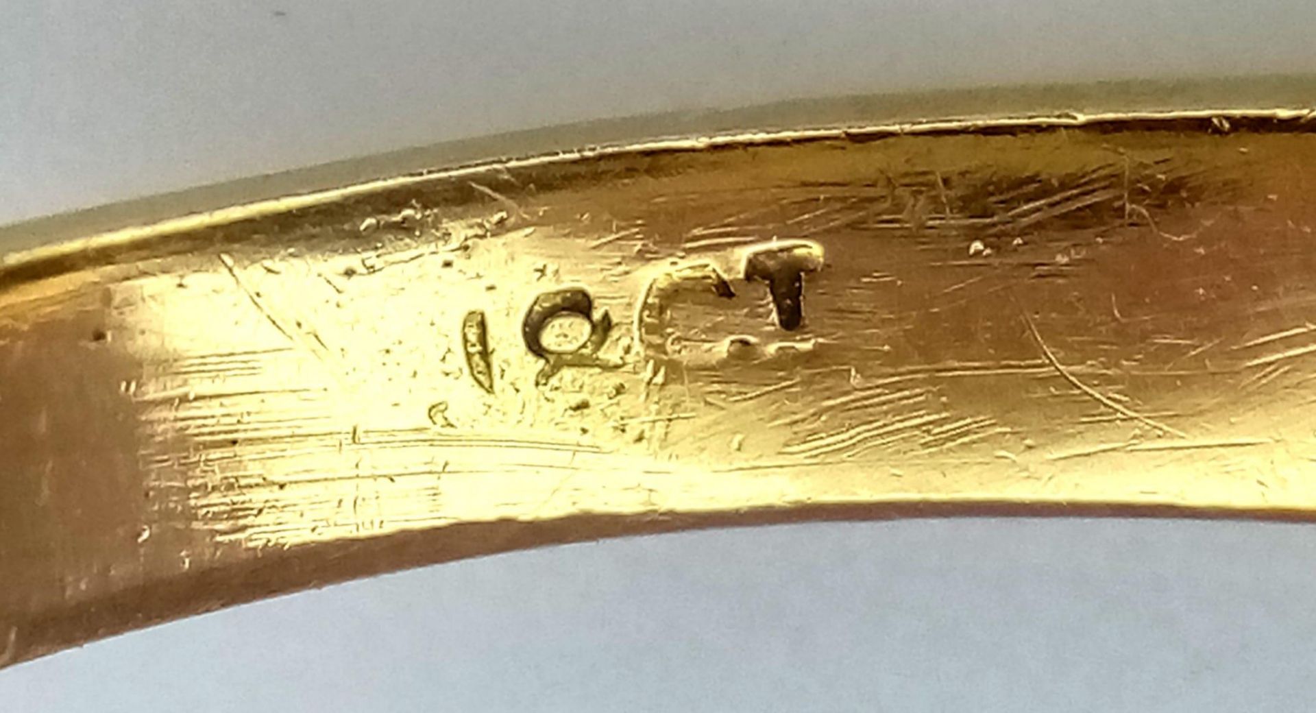 A 18K yellow gold vintage style CZ trilogy ring, 3.9g, size N, (cz:3x 2mm) ref: SH1257I - Bild 4 aus 4