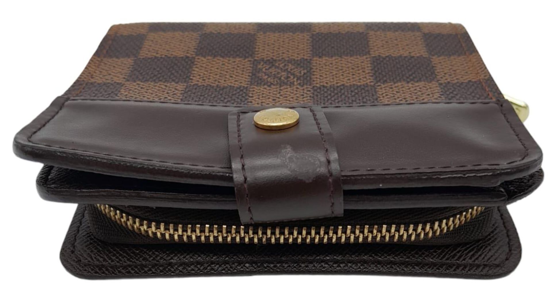 A Louis Vuitton Damier Ebene Canvas Compact Zippy Wallet. Leather Coated Canvas Exterior, Gold - Image 4 of 9