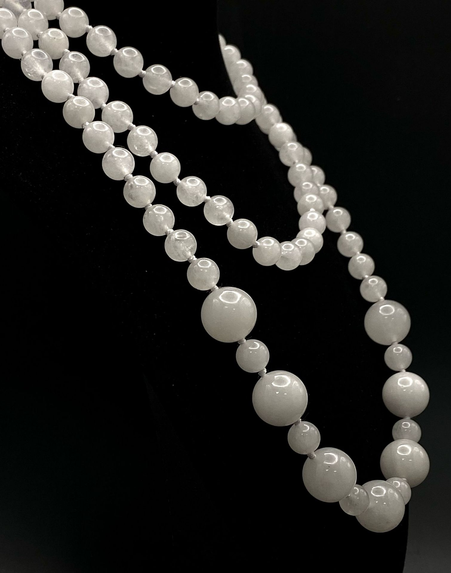 A Rope Length Graduated White Jade Bead Necklace. Perfect for different wearing arrangements. - Image 2 of 5