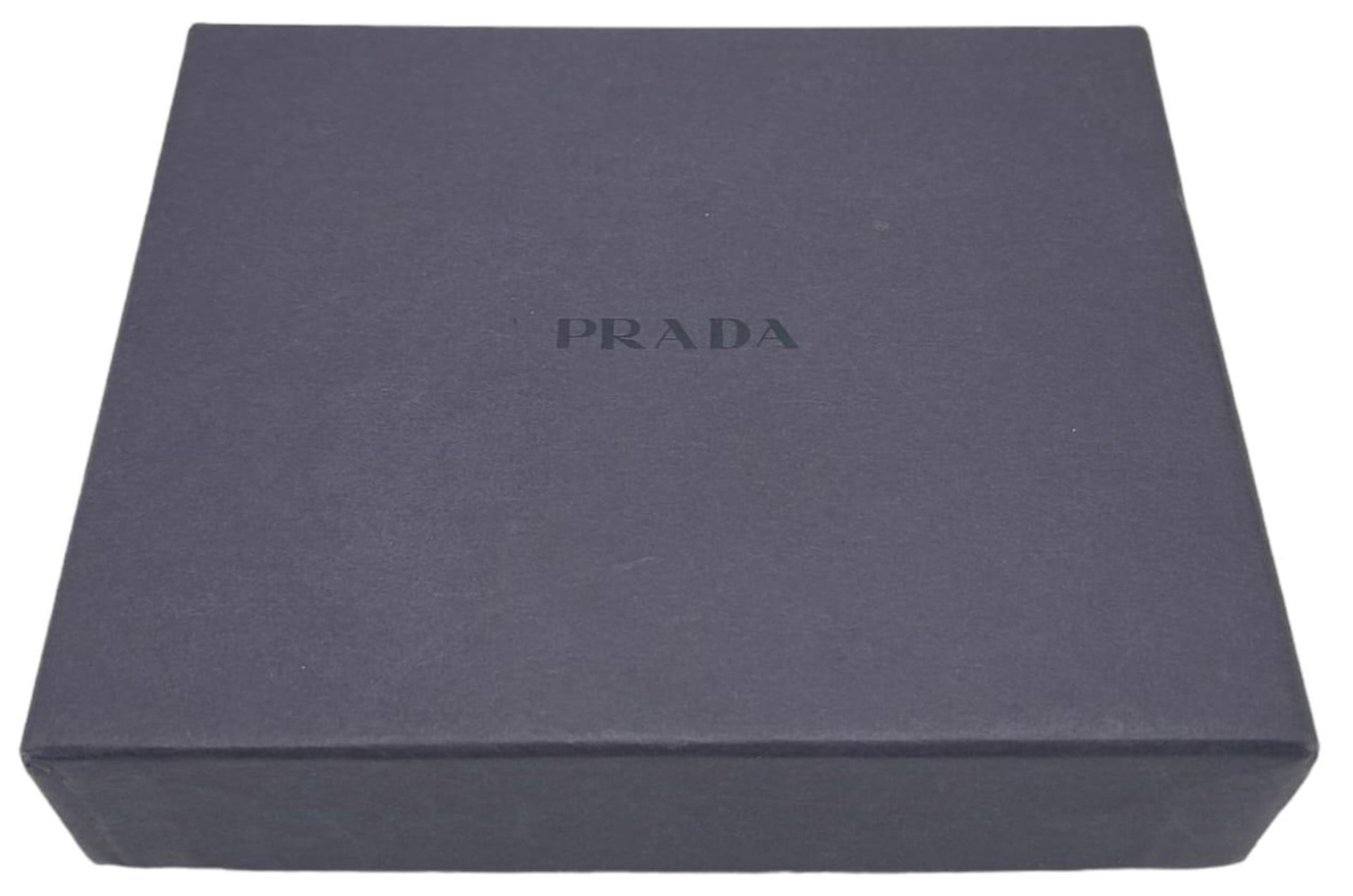 A Prada Mini Wallet/Purse. 10 x 8cm. Comes with original Prada box. Ref: 14611 - Bild 5 aus 5