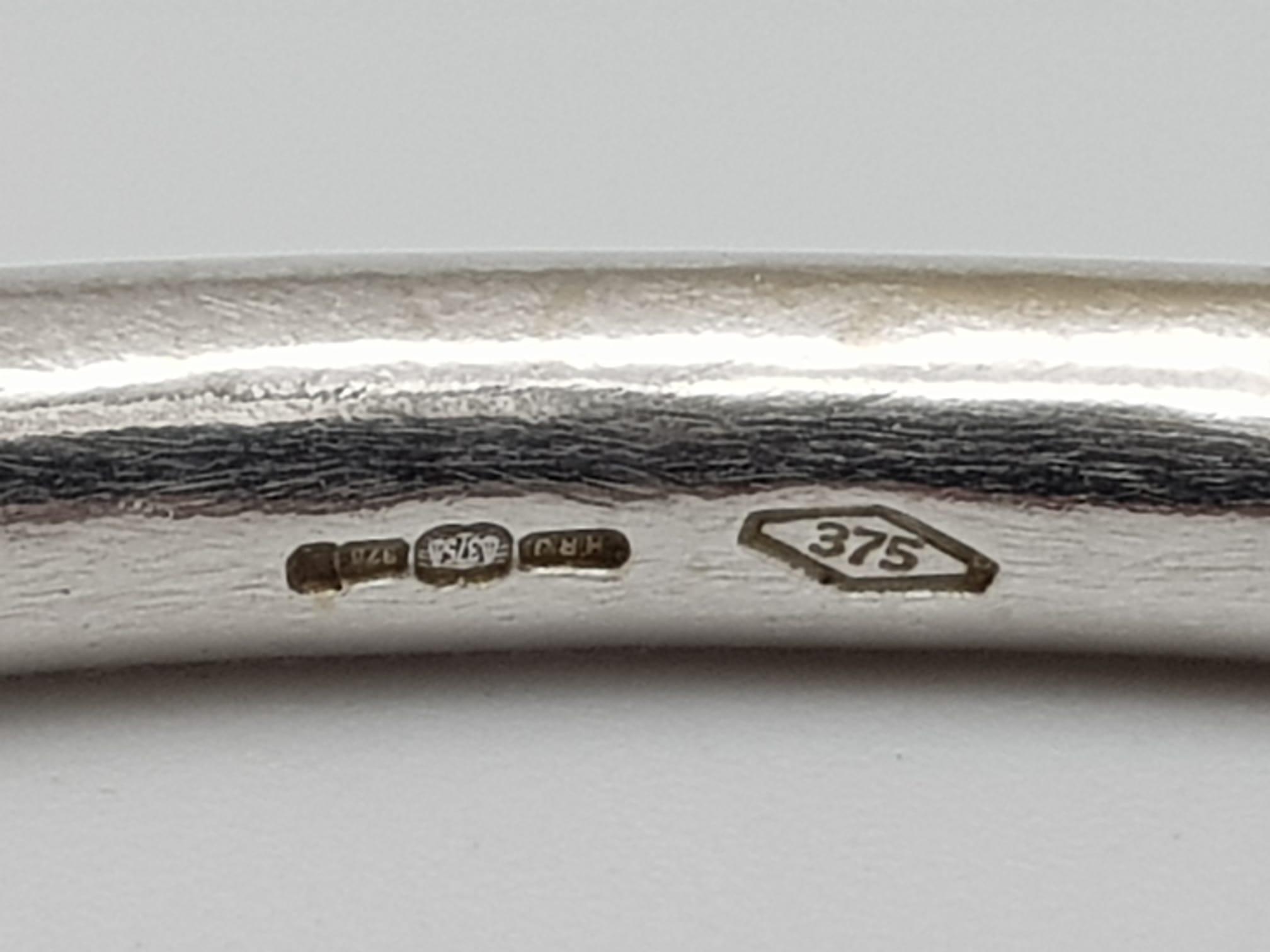 A 9K WHITE GOLD TORQUE BANGLE 21.6G SC 4001 - Image 5 of 5