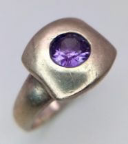 A vintage 925 silver Amethyst ring setting on square face. Total weight 6.6G. Size P.