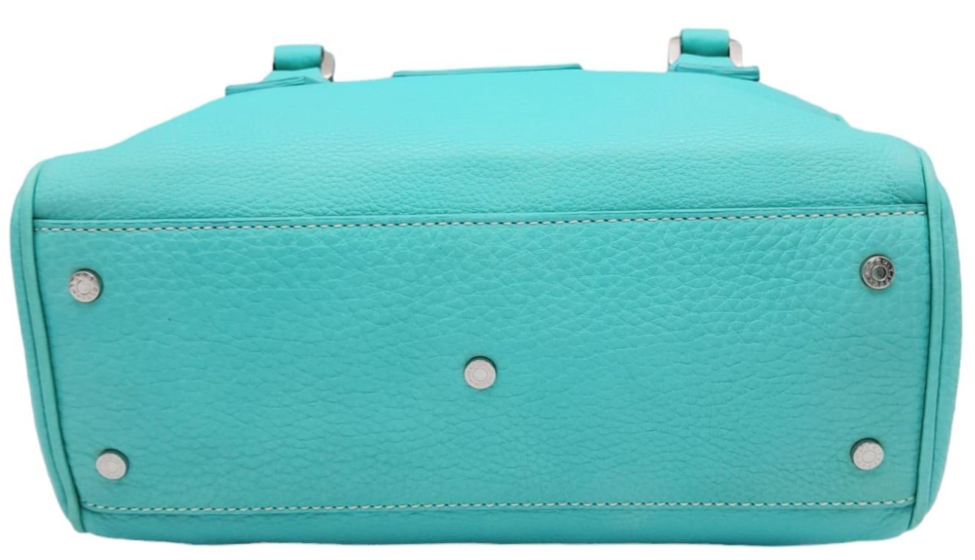 A Tiffany & Co. 'Manhattan' Satchel Handbag. The iconic 'Tiffany blue' leather exterior with - Bild 5 aus 11