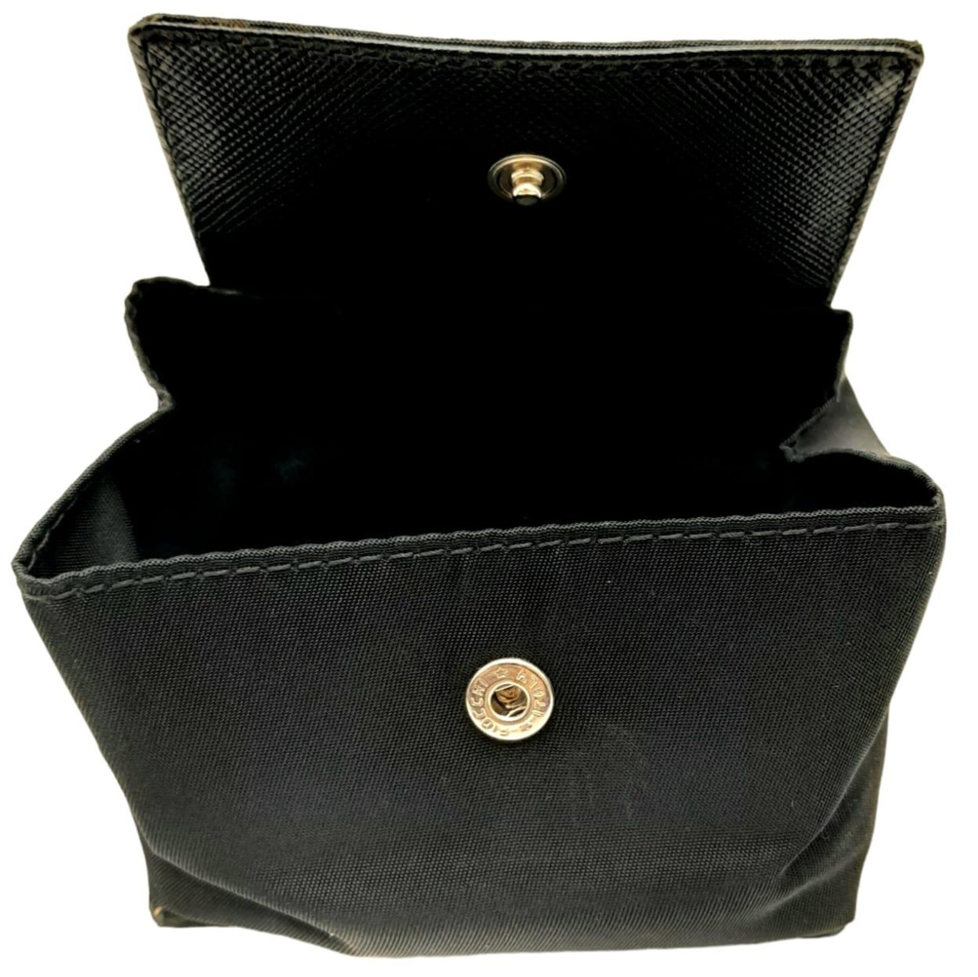 A Prada Mini Wallet/Purse. 10 x 8cm. Comes with original Prada box. Ref: 14611 - Bild 3 aus 5