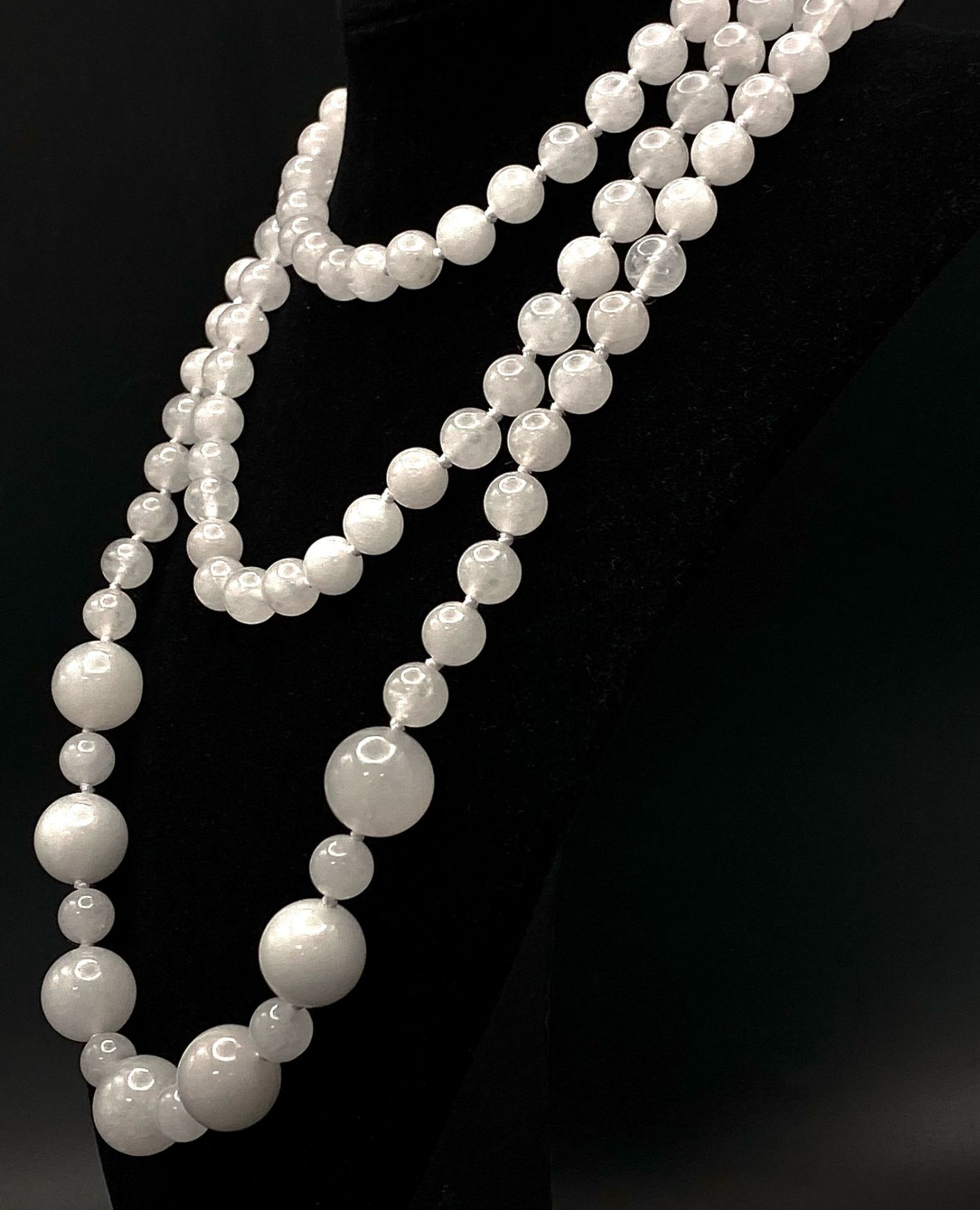 A Rope Length Graduated White Jade Bead Necklace. Perfect for different wearing arrangements. - Image 3 of 5