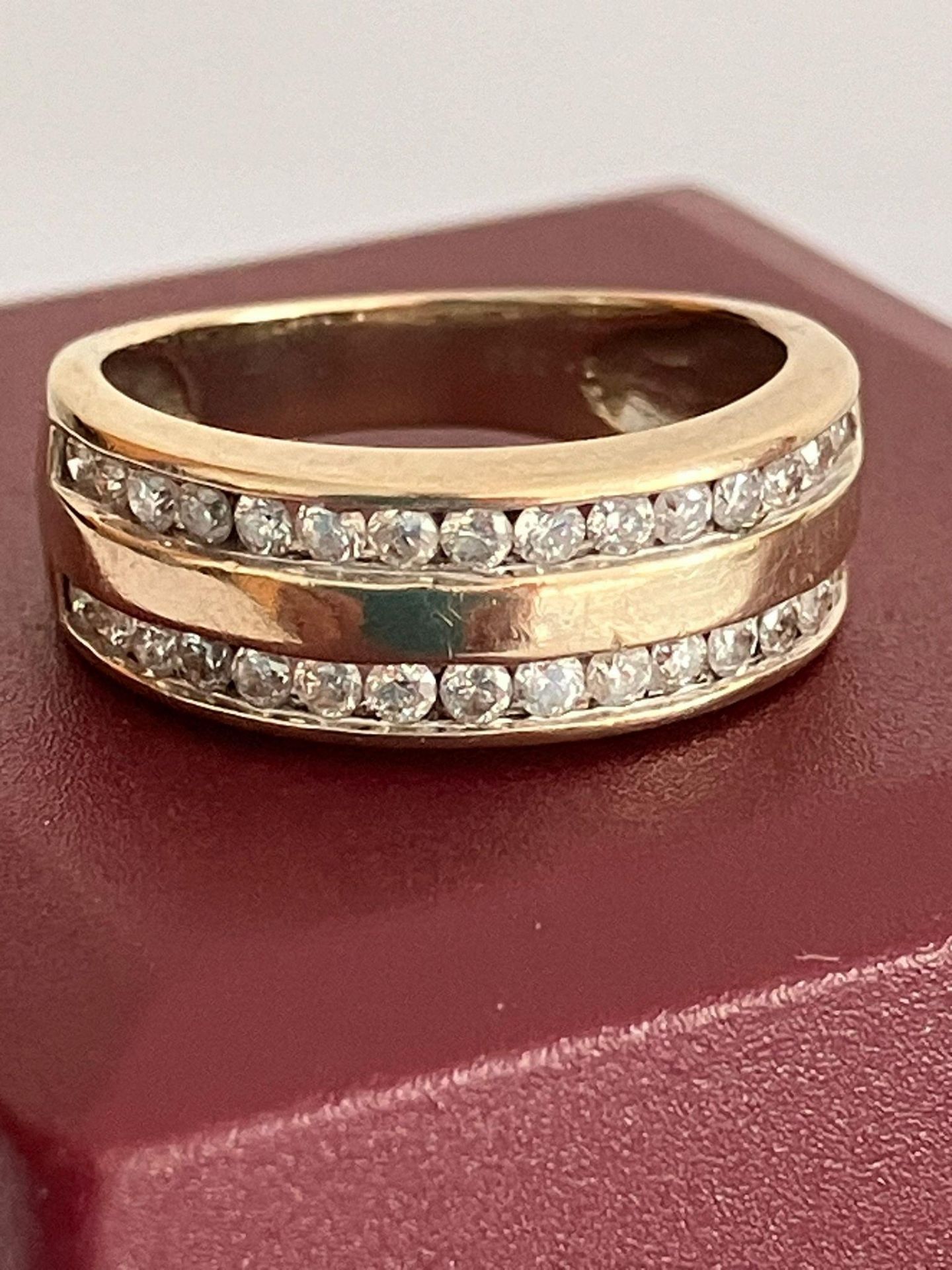 18 carat YELLOW GOLD RING set with 32 DIAMONDS. Full UK hallmark. Presented in jewellers ring box.