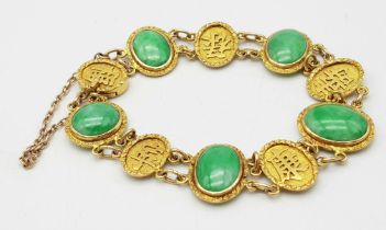 A JADE AND 18K GOLD ANTIQUE BRACELET MADE IN HONG KONG IN THE EARLY 19TH CENTURY USING NATURAL