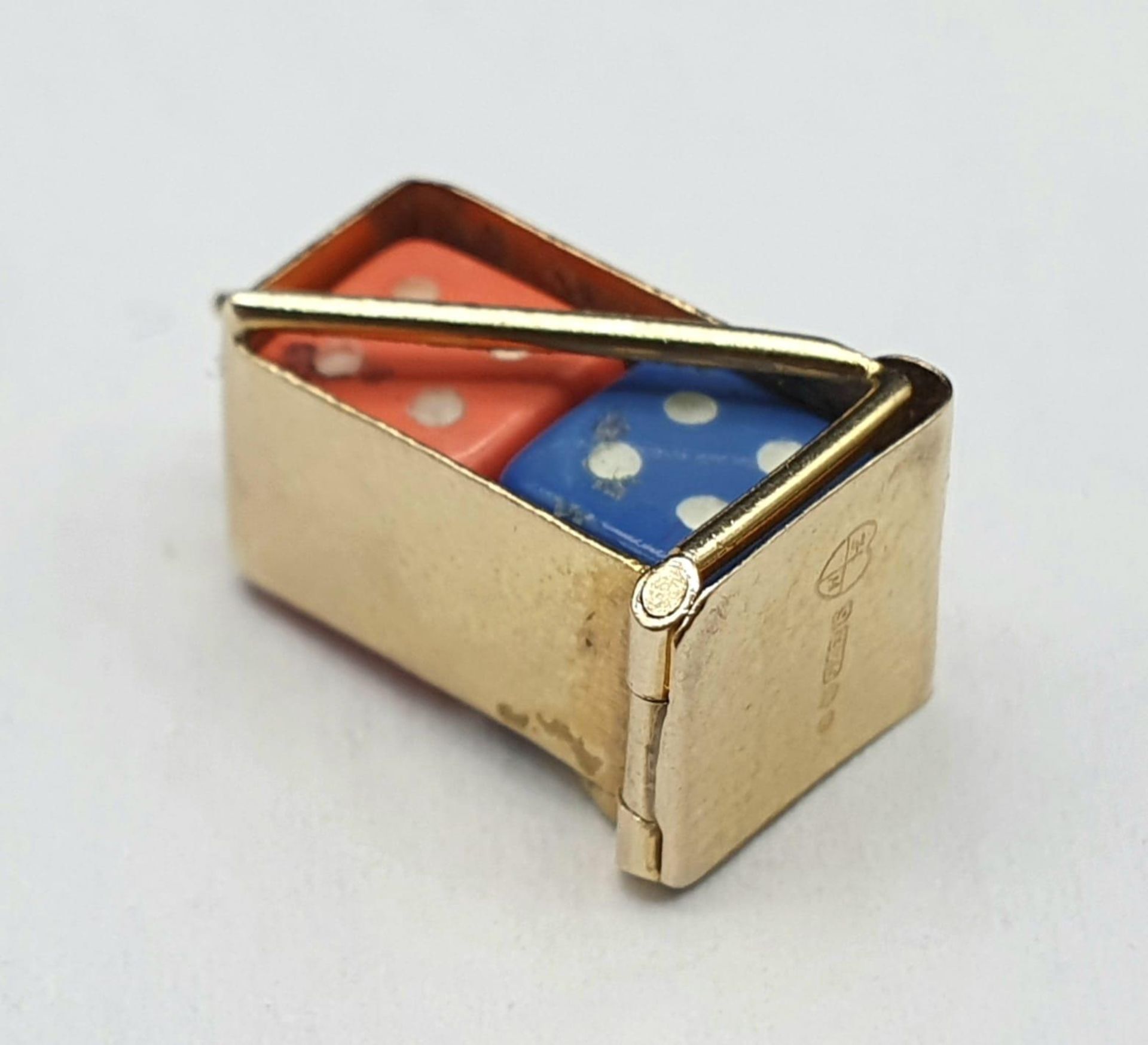 A 9K Yellow Gold Lucky Dice Case Pendant/Charm. 2cm. 1.65g total weight. - Image 2 of 5