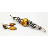 A STERLING SILVER AMBER SET BROOCH & PENDANT. TOTAL WEIGHT 8.4G