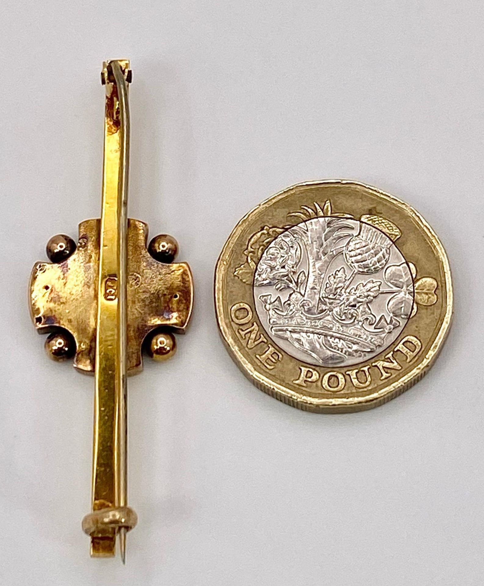 An Antique 9K Yellow Gold and Diamond Bar Brooch. 5cm length. 4.34g weight. - Bild 5 aus 6
