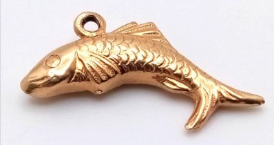 A 9K Yellow Gold Leaping Salmon Pendant/Charm. 22mm. 1.1g weight.