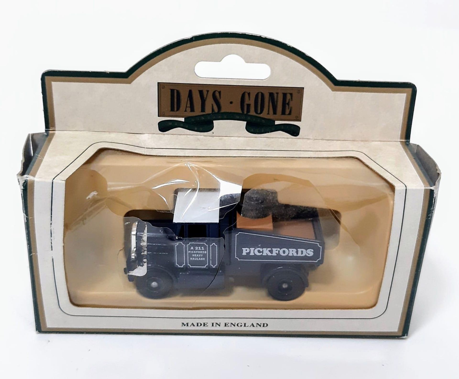 5x various die-cast model cars and vehicles in their original packaging, see photos for condition. - Image 6 of 7